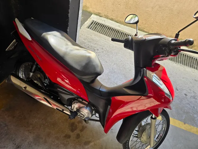 Honda Biz 110i em ótimo estado de conservação 
