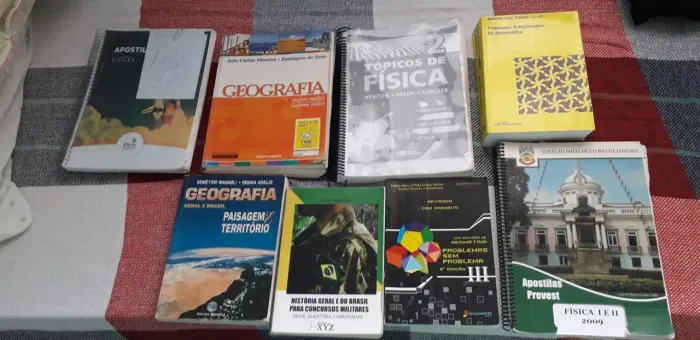 Livros Didáticos para Vestibular e Concursos Militares