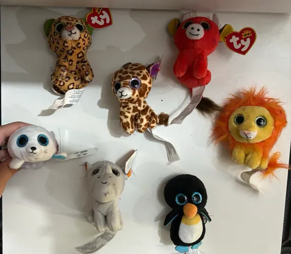 são pelúcias colecionáveis da linha Ty Beanie Boos
