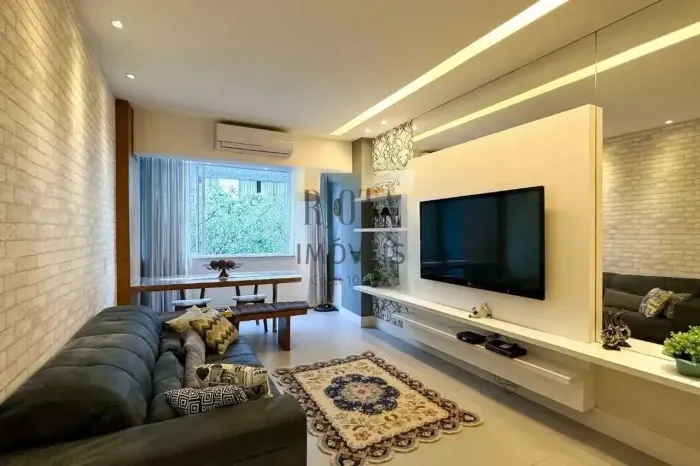 Amplo Apartamento de 2 Quartos com Suíte para Locação em Copacabana