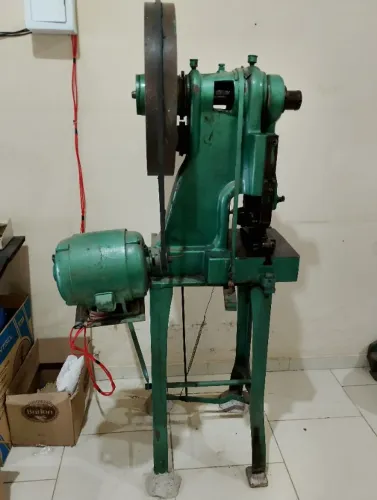 OPORTUNIDADE ÚNICA! Prensa Excêntrica Industrial 1964 - Usina Joinville S.A.l  8 toneladas