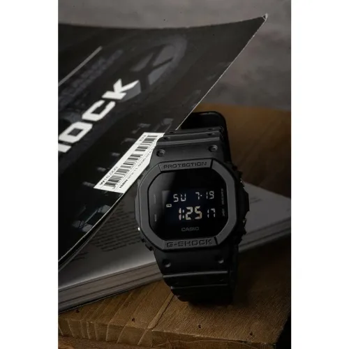 Relógio Casio G-Shock DW-5600BB Quadrado Preto Resina