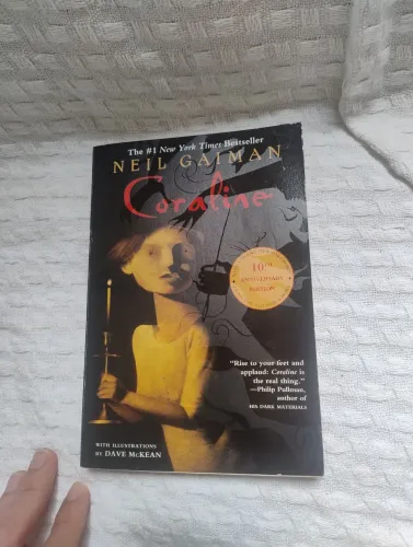 Livro Coraline em Inglês.