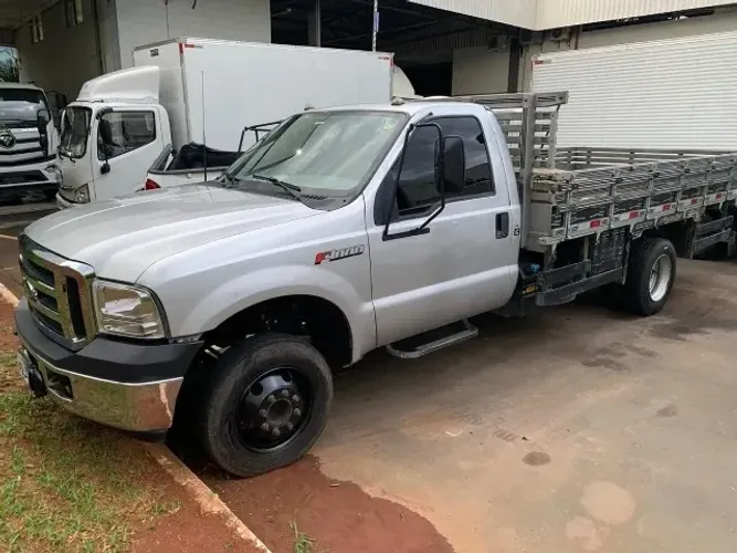 F4000 2018 4x4 2P Carroceria .