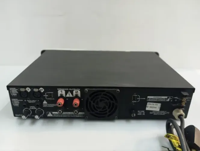 Potência studio r z.500.  500wts rms.  Série 2  usado perfeito funcionamento 