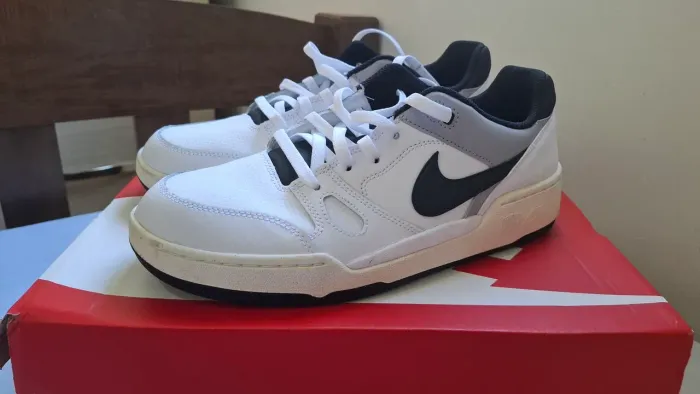 Vendo Nike Full Force novo
