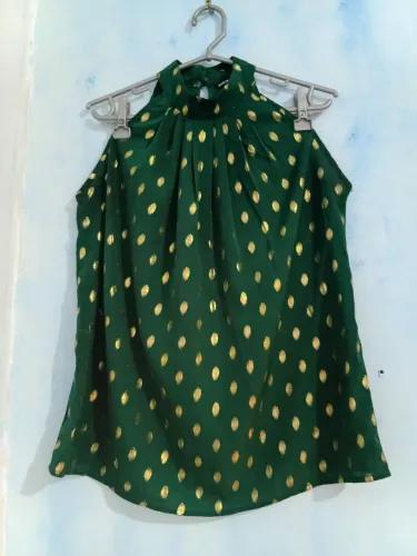 Blusa verde com detalhe dourado Shein G/GG