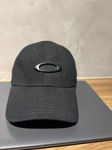 Boné Oakley Preto