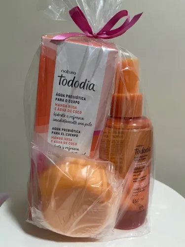 Kit Presente Natura Tododia Manga Rosa e Água de Coco