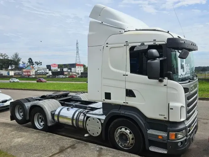 REPASSE SEM GARANTIA - Scania R440 6x2 Ano 13 Automático c/ ar Condicionado