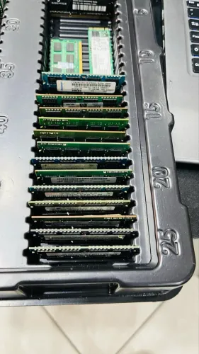 Lote com 13 memórias RAM 2 Gb PC 3 notebook 