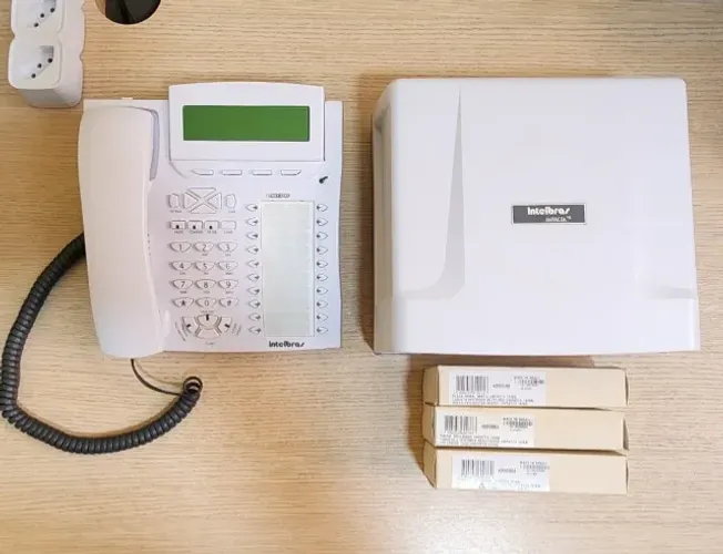 KIT PABX Central Digital Impacta 16 com Placas de comunicação Comunicação-Intelbras