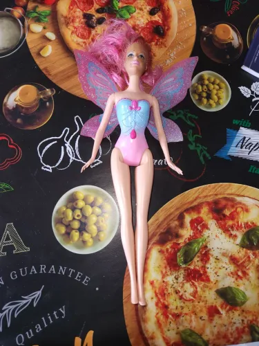 Boneca Fada com Asas - Perfeita para Diversão!