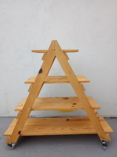 Estante de madeira com 4 prateleiras