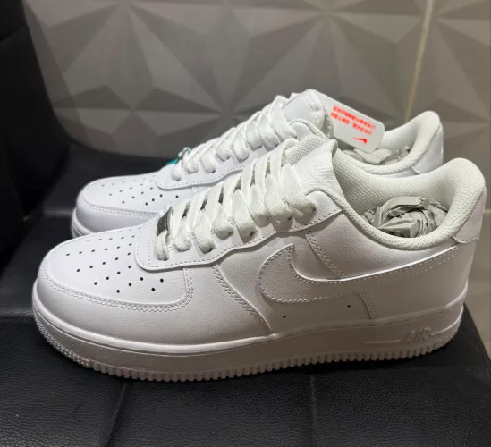 Nike Air Force 1 Triple White