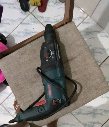 Vendo furadeira 
