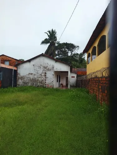 Casa com terreno em Salinas, próximo ao mecado de peixe.