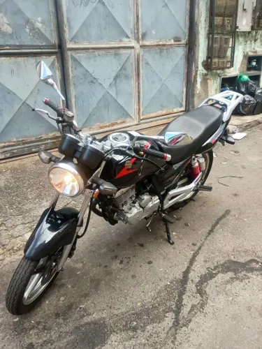 Moto muito nova com 25.600 km rodado