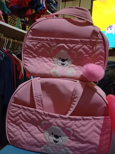 Bolsa maternidade, banheira e roupas rn
