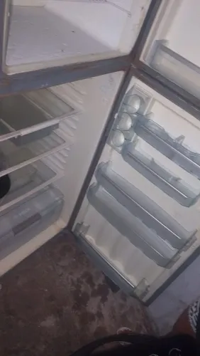 Vendo geladeira Bosch grande usada não faço entrega está faltando o gas e por as borrachas