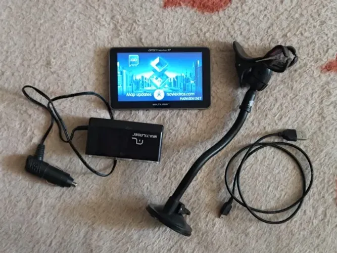 Vendo GPS Multilaser Tracker com tela de 5 polegadas, modelo clássico.