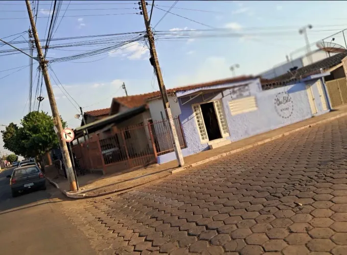 Vende se casa com comércio