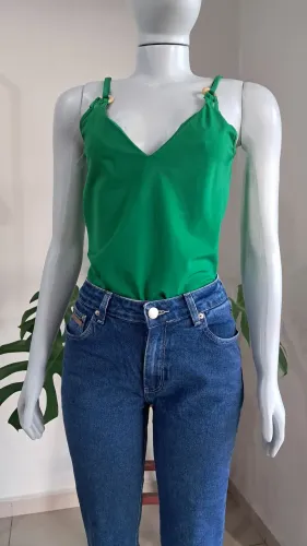 Blusa regata e calça jeans 