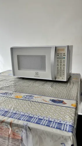Micro-Ondas Electrolux 20L - Semi-novo