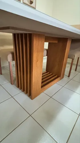 MESA NOVA (2 MESES DE USO)