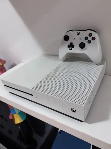Xbox One S + Controle - Game Pass Ultimate - OLX Pay - Parcelo 12x - Troca