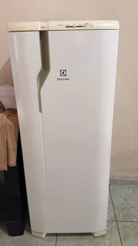 ? GELADEIRA ELECTROLUX RE31 - 240L