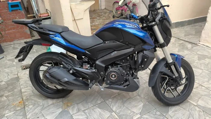 Bajaj 1350 km 400 de garagem