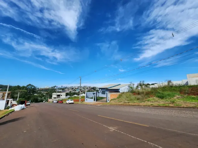 TERRENO AO LADO DO CENTRO.