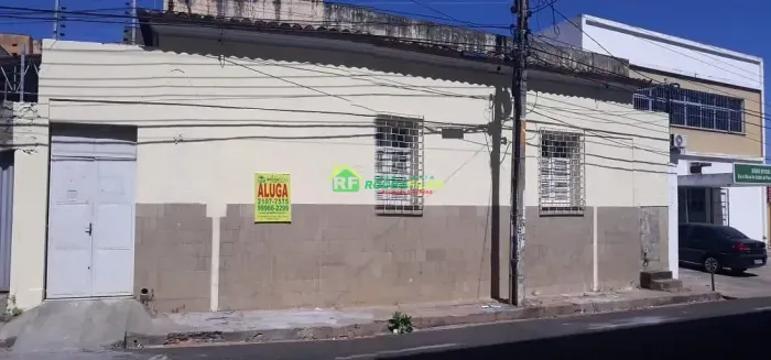 CASA CORMECIAL NO CENTRO.