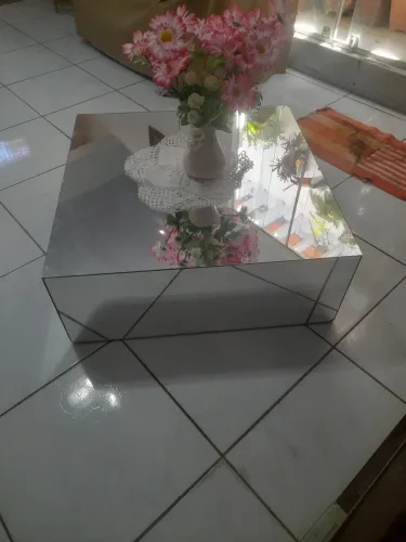 Vendo mesa de centro 80×80 ×30 toda espelhada em perfeito estado