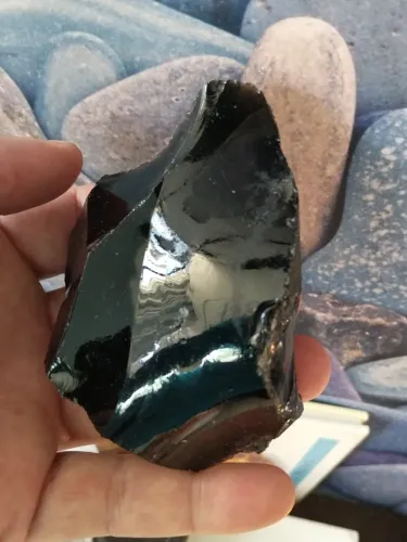 Arte em vidro negro de vulcão Obsidiana 200g