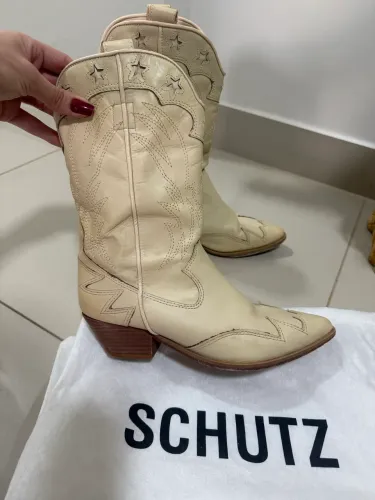 Bota Schultz cor Off 38 no couro