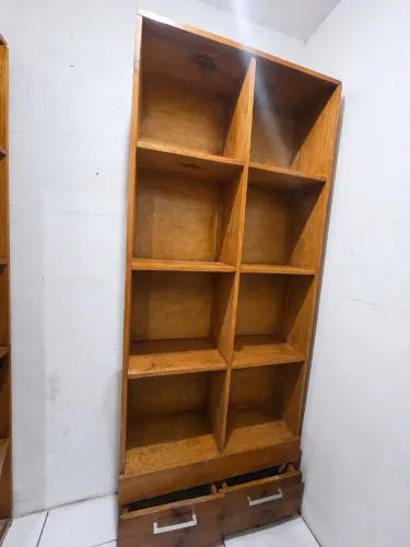 Vendo dois armários de madeira,ideal para loja de roupas ou closet