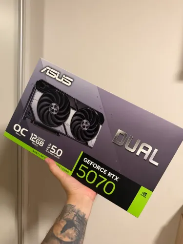Placa de vídeo Asus Rtx 5070 OC 12gb Nova sem uso