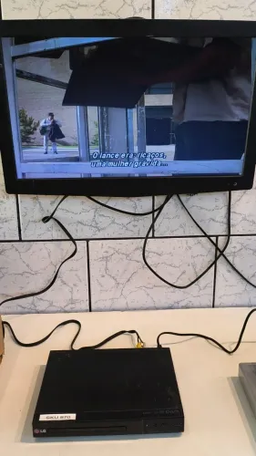 DVD PLAYER LG  DP132 COM CONTROLE REMOTO USADO 