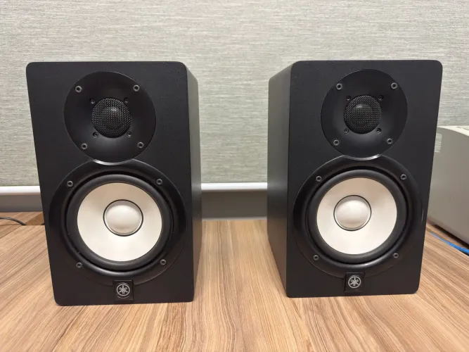 Par Monitor de referência Yamaha Hs5 caixas de som bi amplificadas para home estúdio