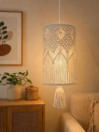 Luminária pendante elegante rústica com lâmpada.