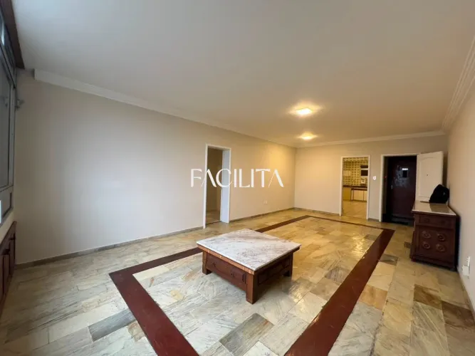 Apartamento com 4 quartos no bairro Beira-Mar, Florianópolis.