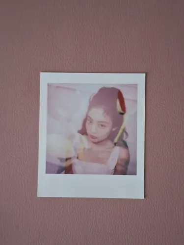 Polaroid Jennie SOLO