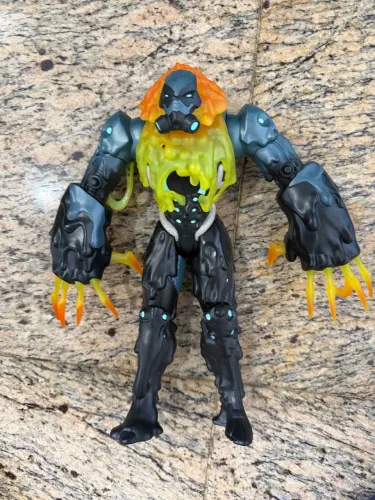 Toxzon vilão max steel