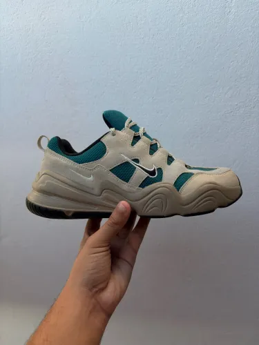 TÊNIS NIKE TECH