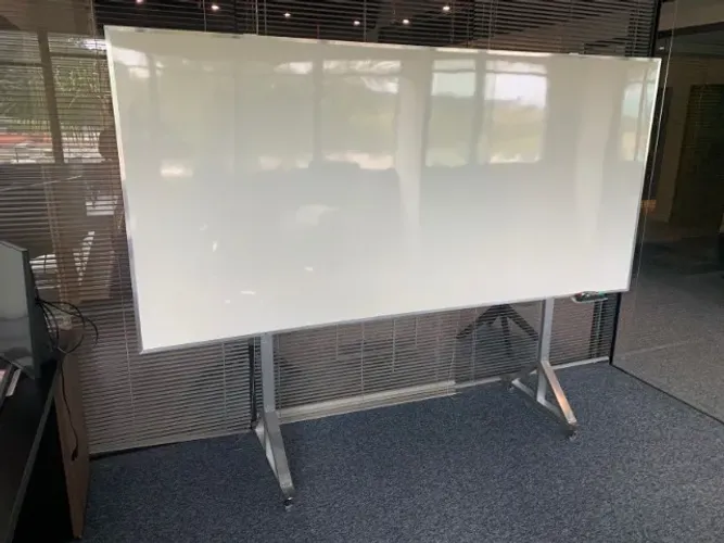 Lousa Branca Grande com Rodinhas - 2,40 x 1,20 m - Ótimo Estado