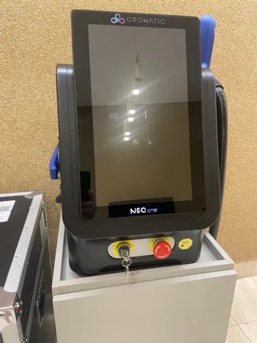Máquina Cromatic Neo One para remoção de tatuagens, micropigmentação e mais