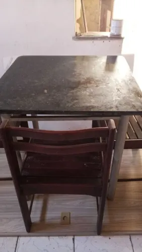 Mesa com 4 cadeiras madeira