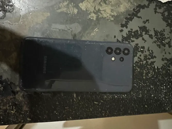 Samsung A13, ótimo estado, película, apenas um trincado na tela q não interfere no uso.